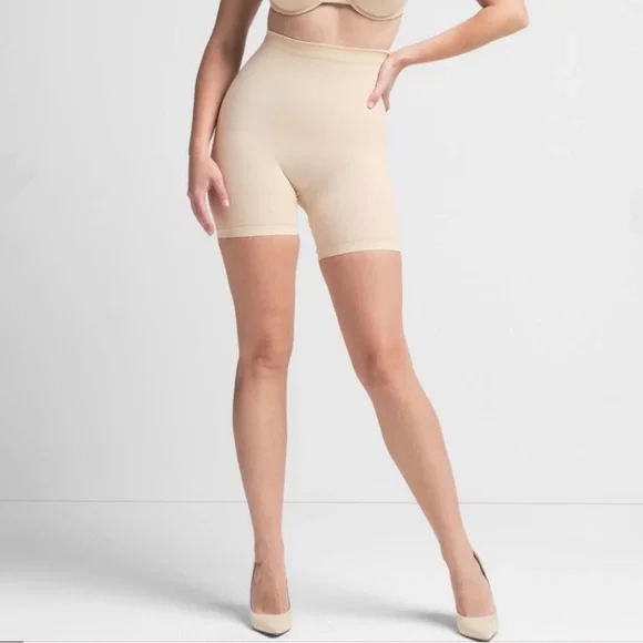 SKIMS Seamless Sculpt Mid Thigh Short - Picture 1 of 4